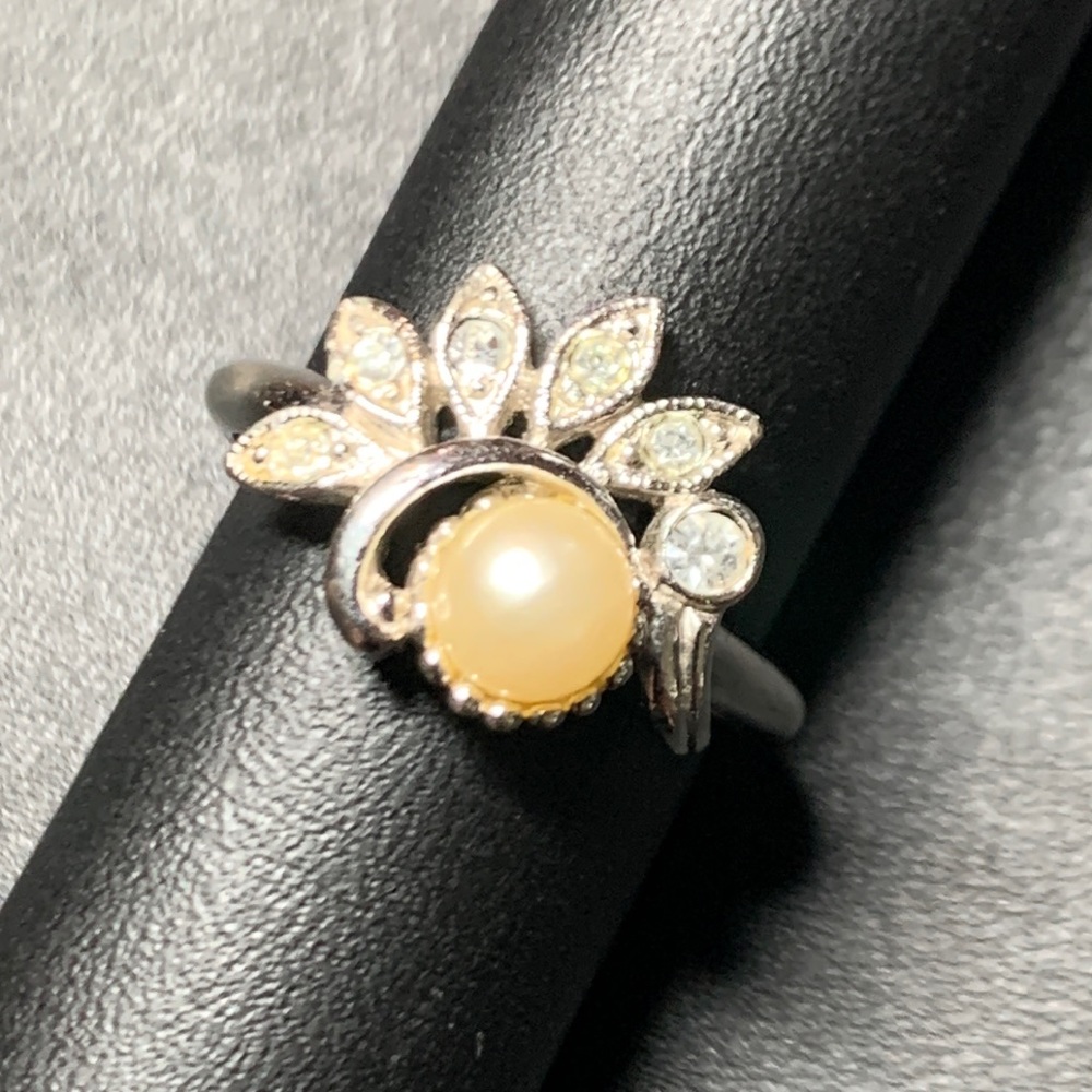 Avon Pearl Ring